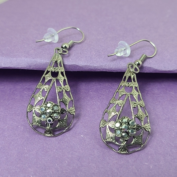 Vintage Silver Tone Drop Earrings - Picture 16 of 16